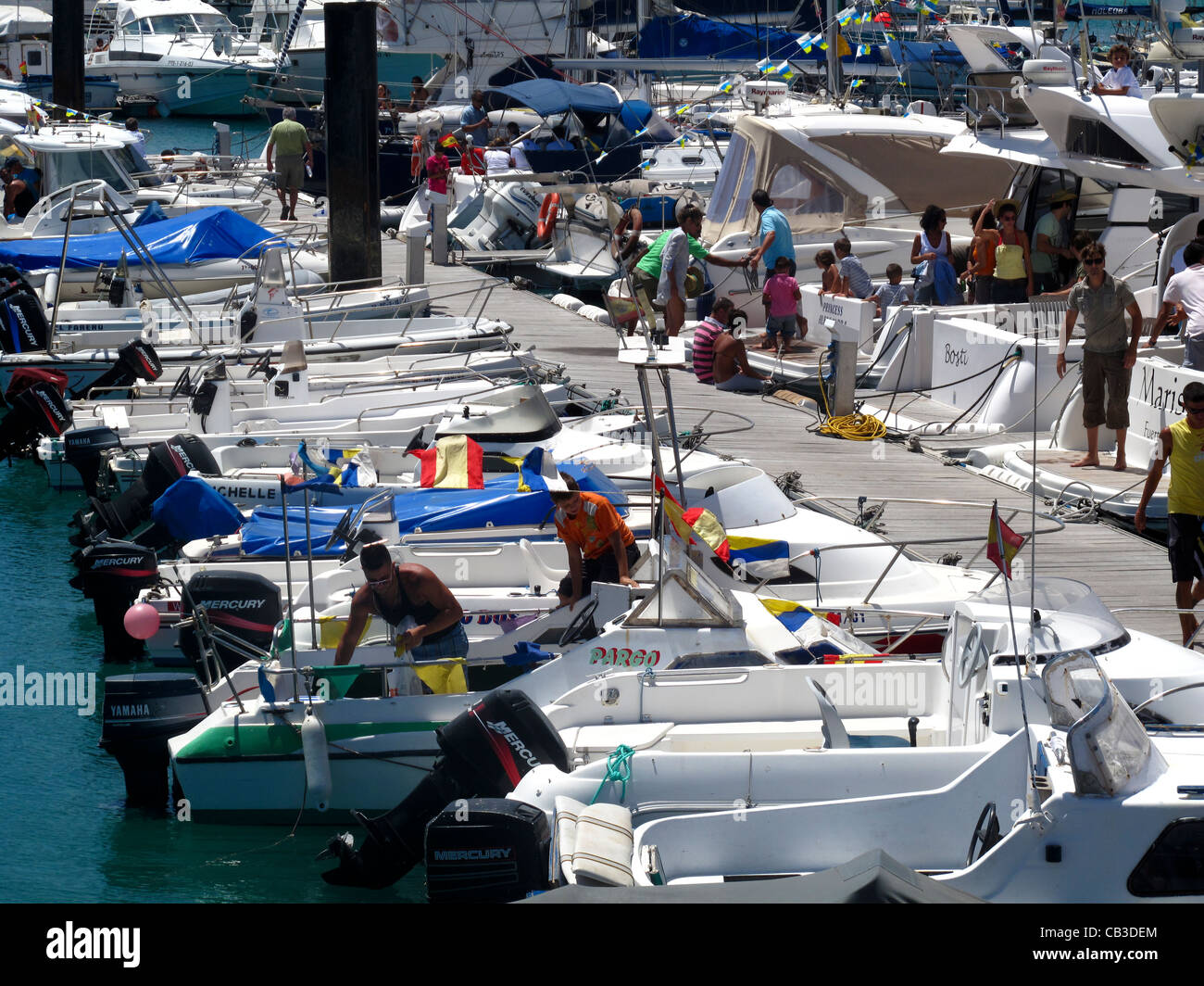Kleine Boote gefesselt in marina Stockfoto