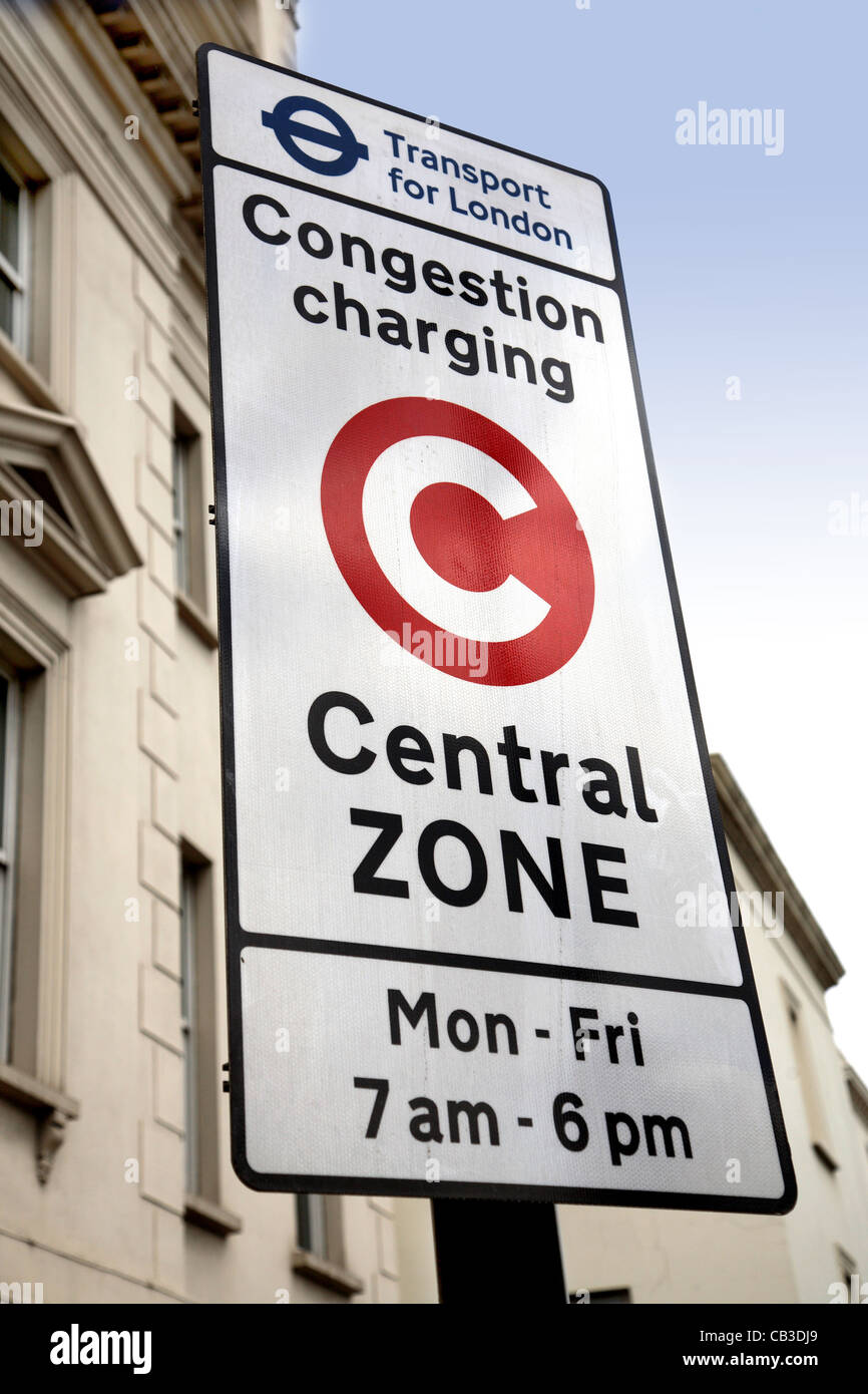 Strassenschild zeigt Verkehrsteilnehmer betreten sie die London Congestion Charge zone Stockfoto