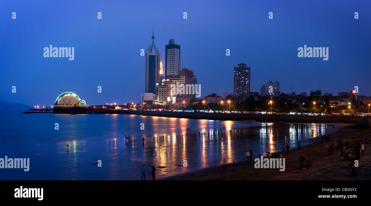 Inselstadt bei Nacht Stockfoto