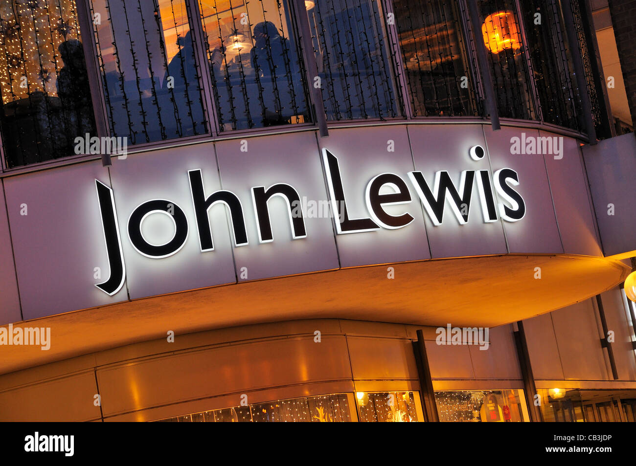John LewisLogo am Eingang nach Kingston, Surrey shop Stockfotografie