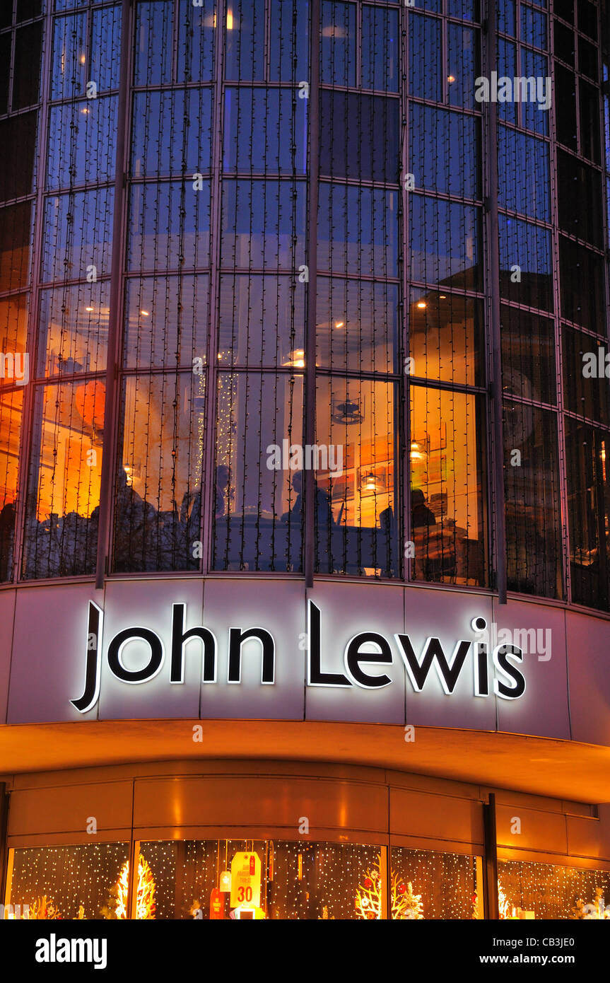 John LewisLogo am Eingang nach Kingston, Surrey shop Stockfotografie