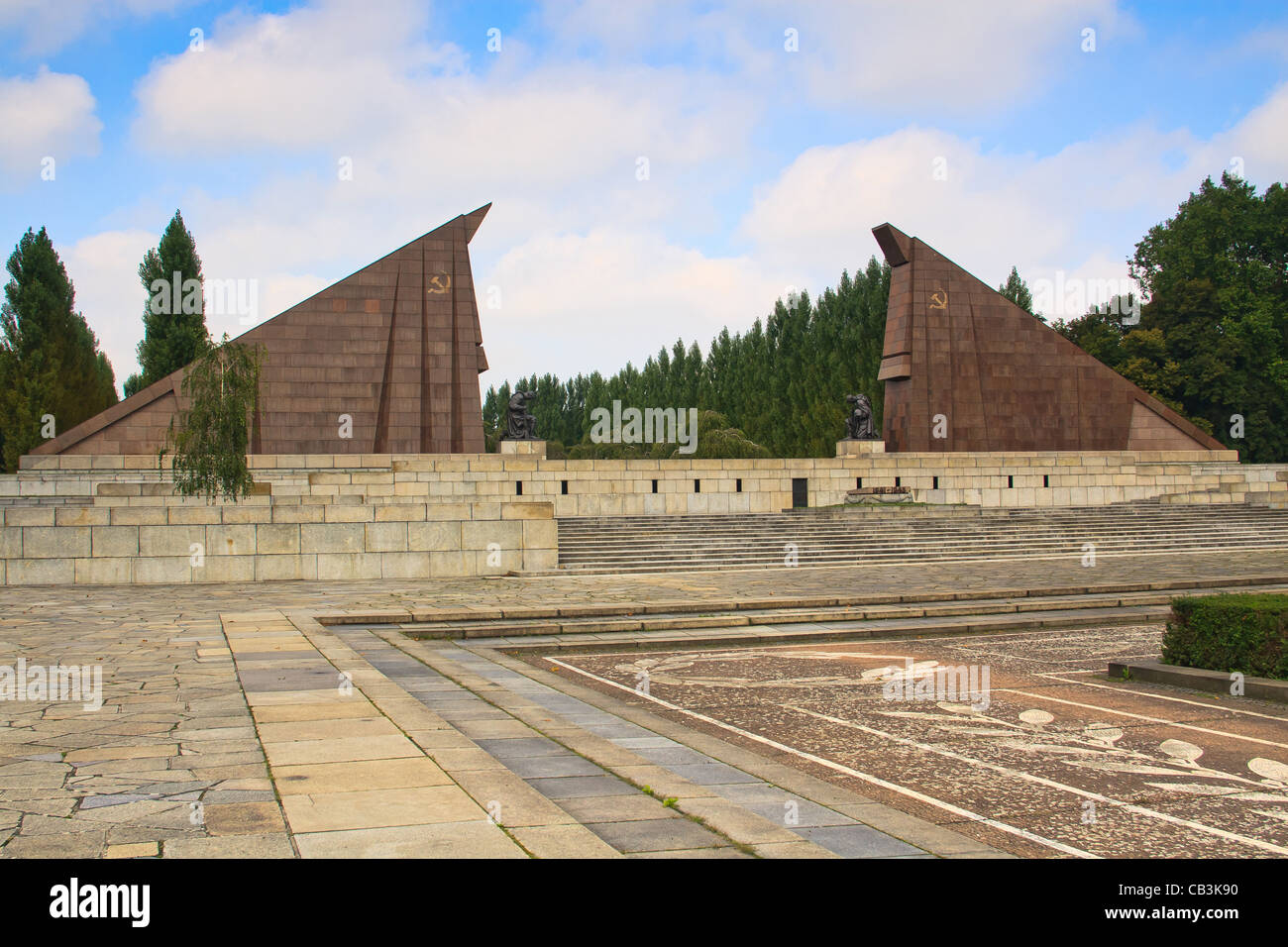 Das Sowjetische Ehrenmal zum Gedenken an Soldaten starben während der Schlacht um Berlin. Treptower Park, Berlin, Deutschland. Stockfoto