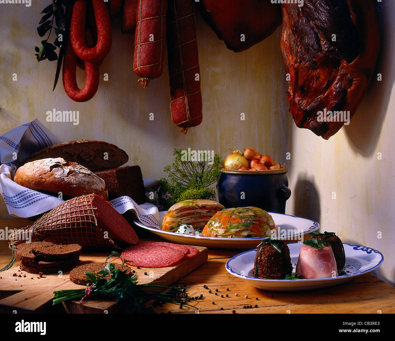 Aspik mit schinken -Fotos und -Bildmaterial in hoher Auflösung – Alamy Aspik mit schinken -Fotos und -Bildmaterial in hoher Auflösung – Alamy