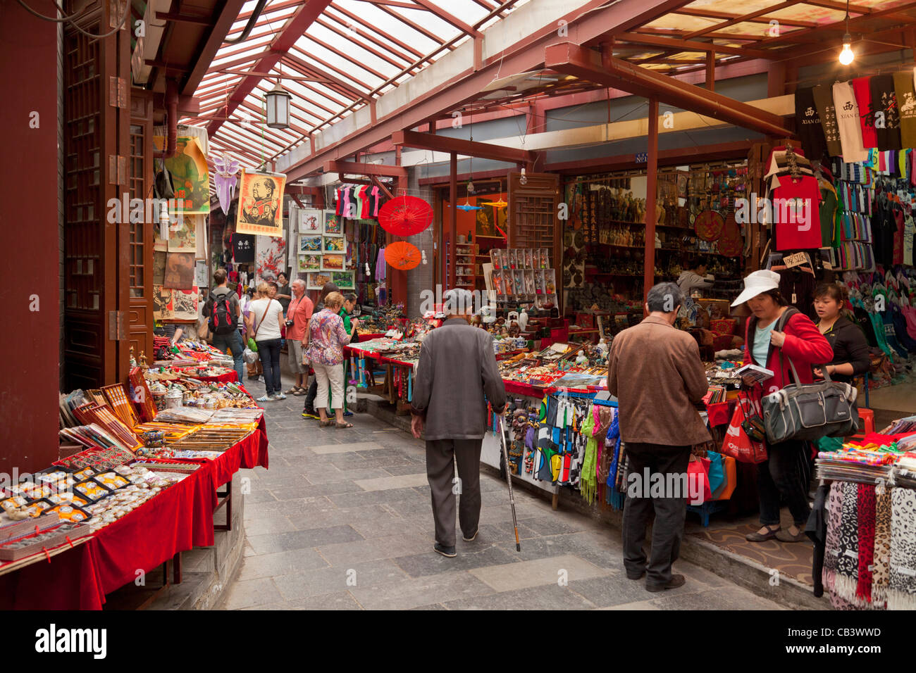 Traditionelle Geschäfte und Marktstände, Markthalle in Xian, Provinz Shaanxi, VR China, Volksrepublik China, Asien Stockfoto