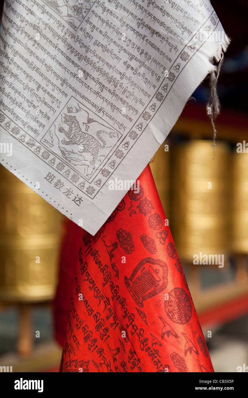 buddhistischen Gebet Fahnen und Räder Chengdu VR China, Volksrepublik China, Asien Stockfoto