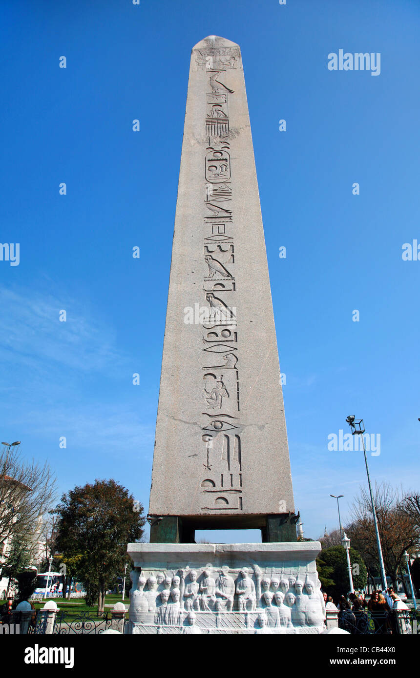 Der Obelisk Theodosius in der Nähe der blauen Moschee in Istanbul, Türkei. Stockfoto