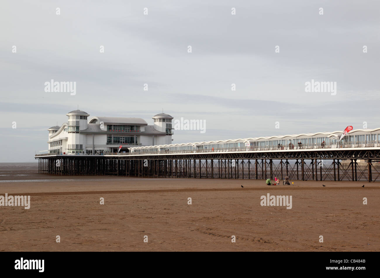 Der Grand Pier im Weston Super Mare im November, Somerset, England, Großbritannien Stockfoto