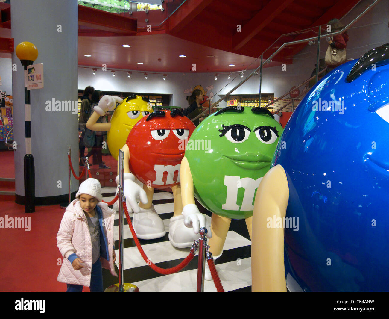 Großbritannien London Piccadilly Zirkus m & m es Welt Stockfoto