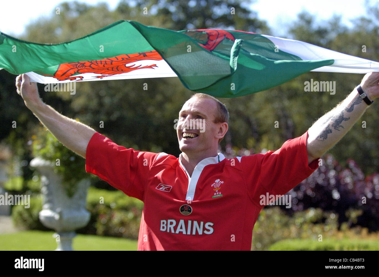 Walisischen Rugby-Spieler Gareth Thomas im Jahr 2004 als Kapitän der walisischen Mannschaft präsentiert. (Nur zur redaktionellen Verwendung) Stockfoto
