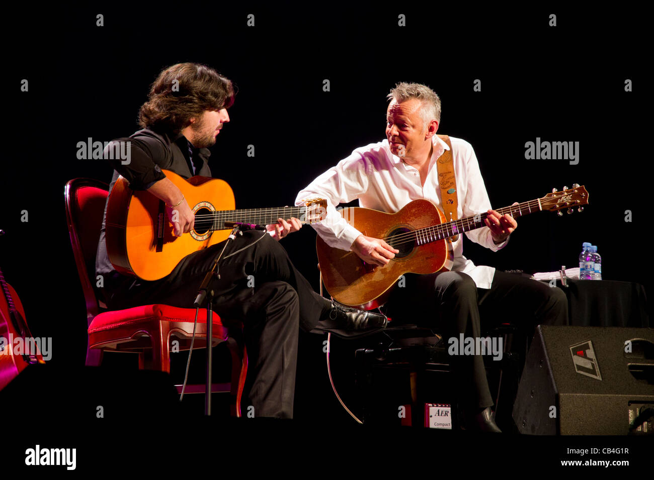Tommy Emanuel und Antonio Rey Gitarristen Sänger erklingt in der Jazz Voyeur Festival 2011 in Palma De Mallorca-Mallorca-Spanien Stockfoto