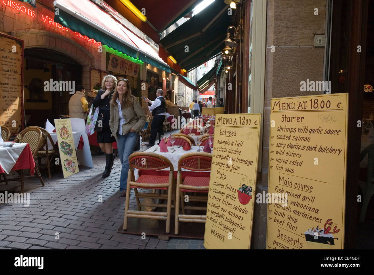 Restaurants in der Rue des Bouchers / Beenhouwersstraat / Metzger die Straße in Brüssel, Belgien Stockfoto