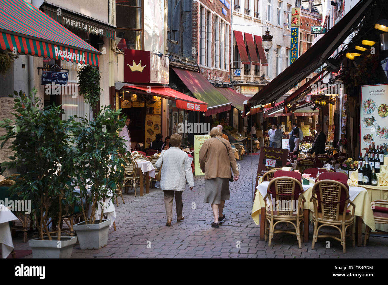 Restaurants in der Rue des Bouchers / Beenhouwersstraat / Metzger die Straße in Brüssel, Belgien Stockfoto