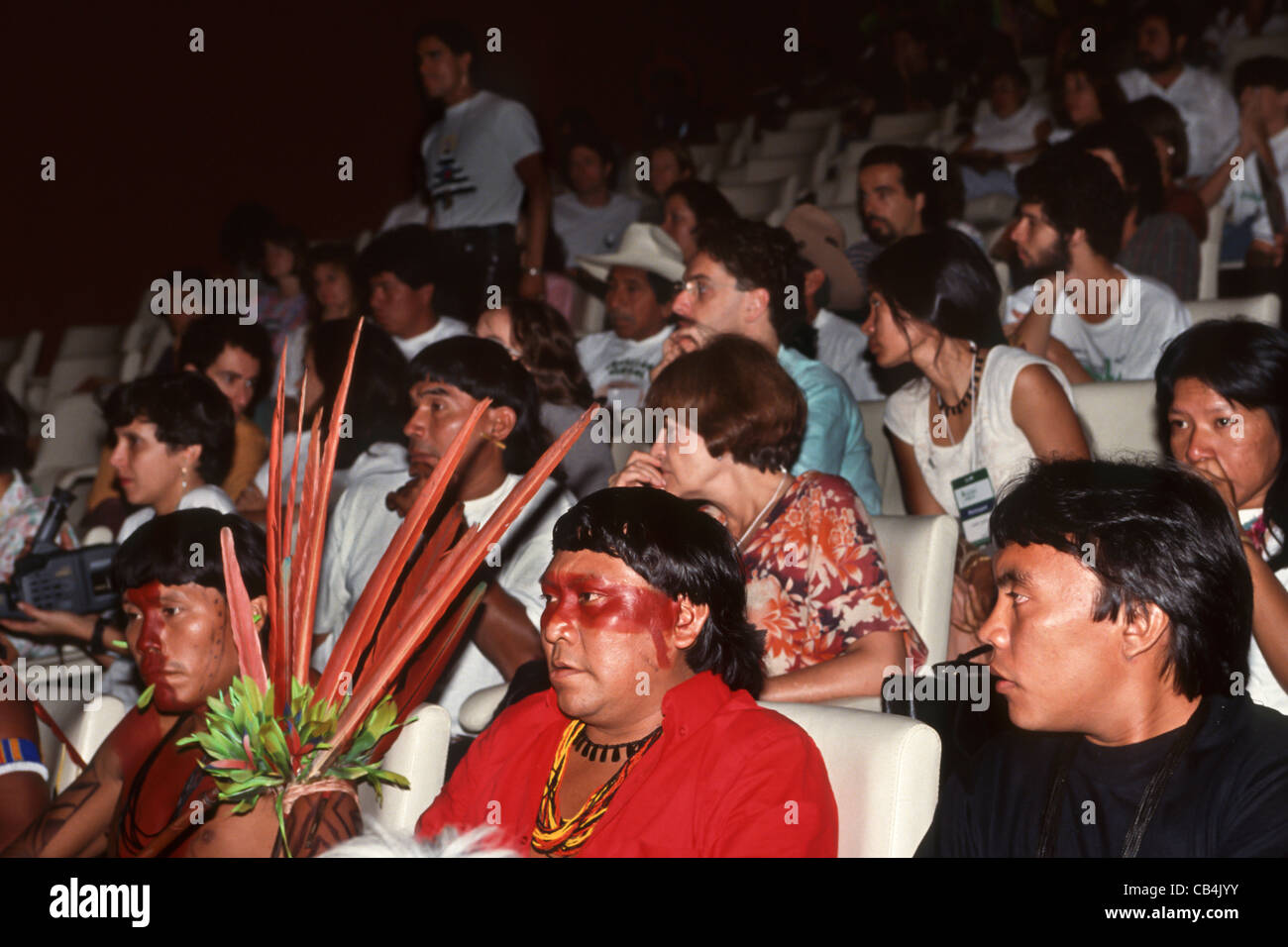 UN-Konferenz über Umwelt und Entwicklung, Rio De Janeiro, Brasilien, 3. bis 14. Juni 1992.Yanomami Delegierten; Davi Yanomami-Zentrum auf der Erde-Parlament. Stockfoto