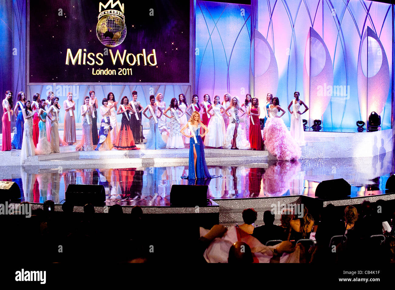Miss World Beauty Pageant 2011, Earls Court. Miss England - Alize Mounter auf der Bühne Stockfoto