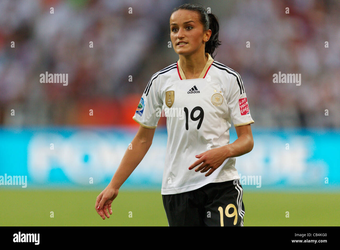 Fatmire Bajramaj Deutschlands in Aktion während einer 2011 FIFA Frauen Welt-Cup-Gruppe A-Spiel gegen Frankreich. Stockfoto