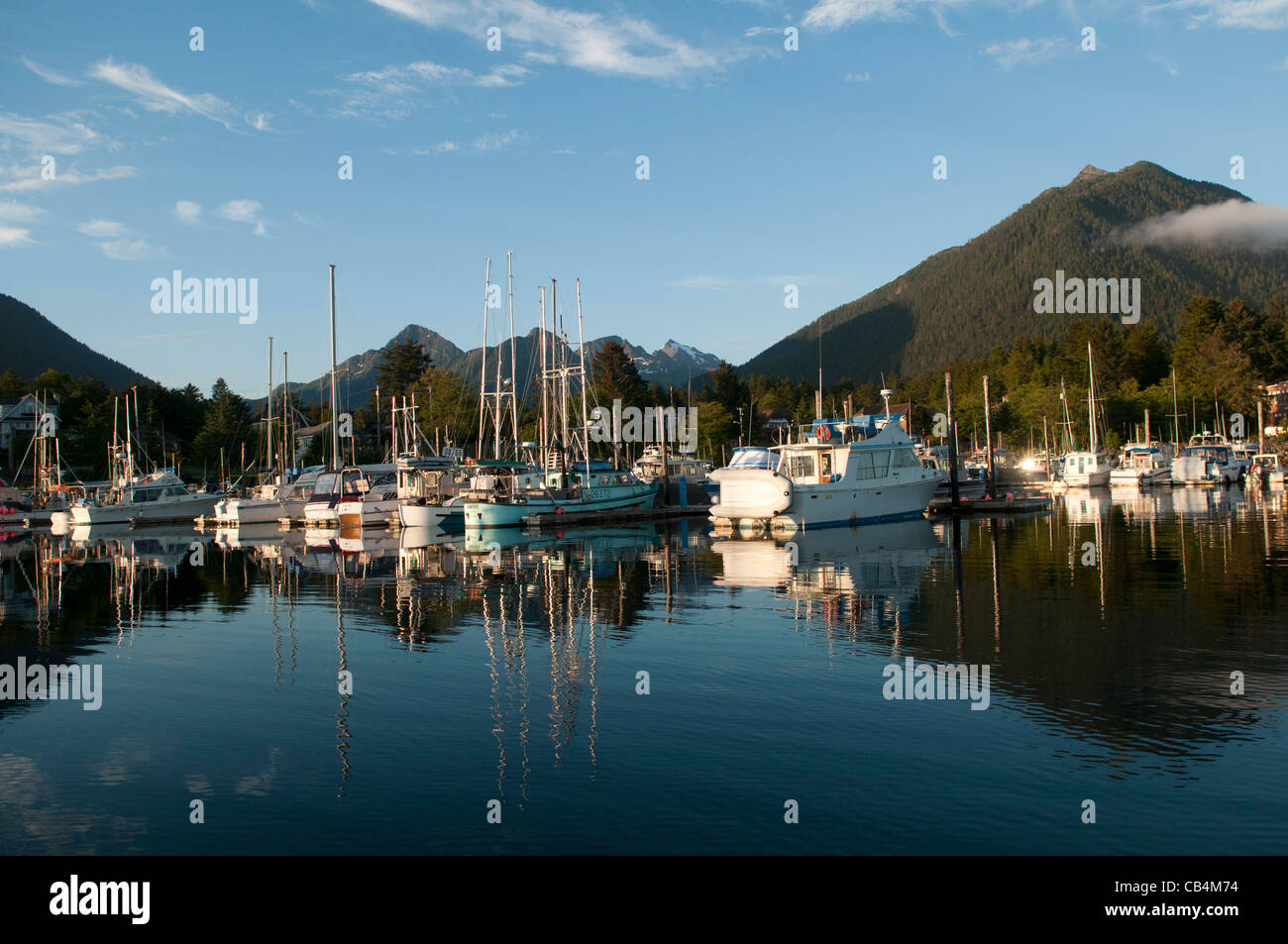 Boote im Hafen von Crescent, Sitka, Alaska Stockfoto