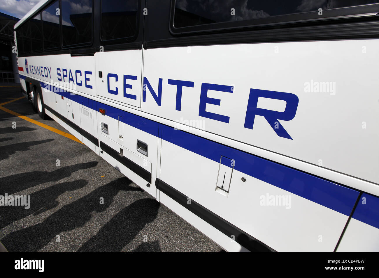 Sightseeing-Bus am Kennedy Space Center für die "dann und jetzt Tour" Stockfoto
