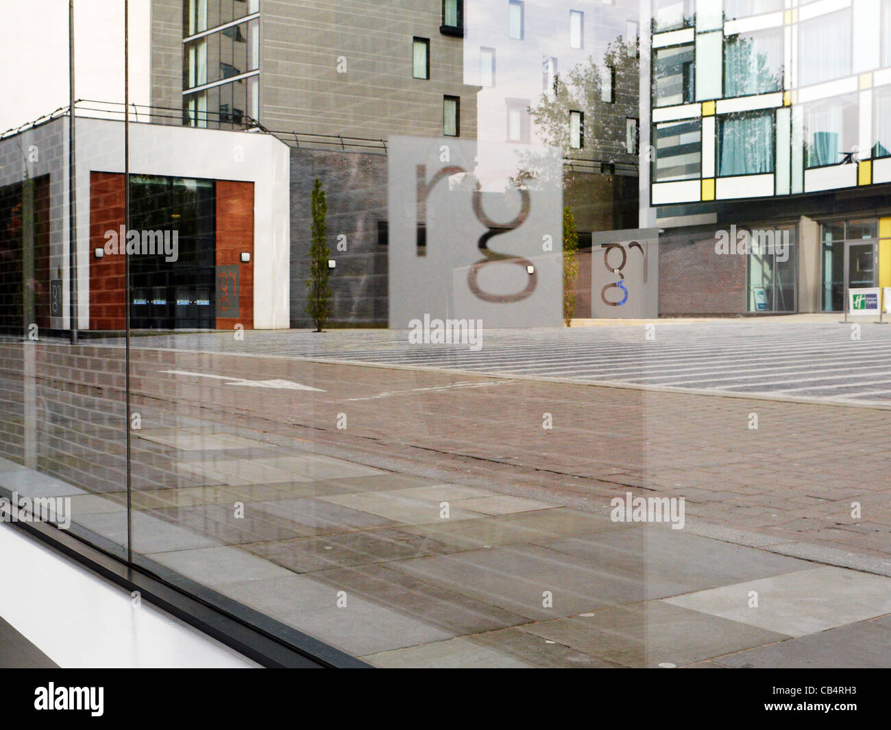 RG steht für Richard Goodall, wie auf das Fenster in seiner Kunstgalerie in Manchester UK Stockfoto