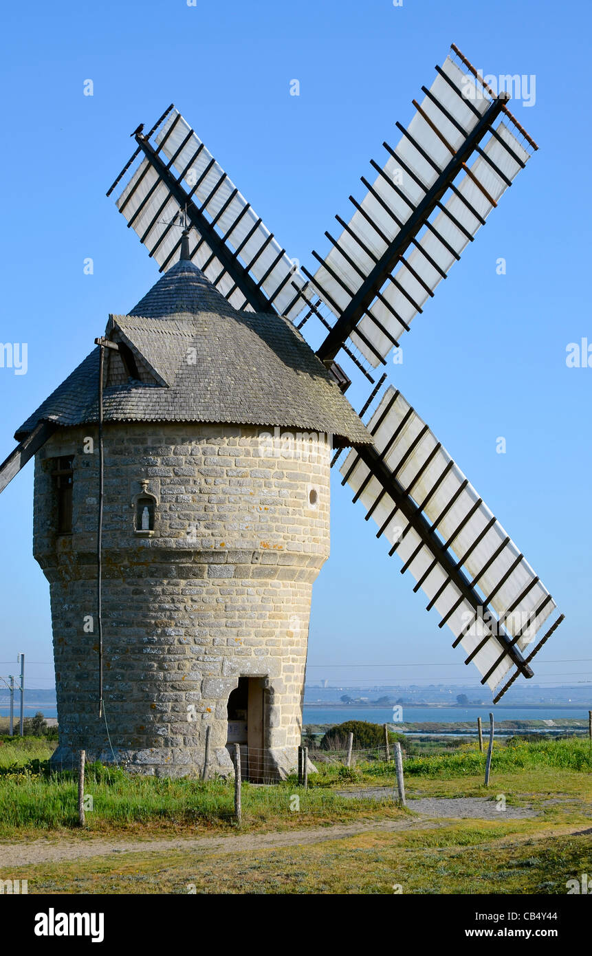Windmühle in Batz Sur Mer in Frankreich (Moulin De La Falaise), im Departement Loire-Atlantique in Westfrankreich. Stockfoto