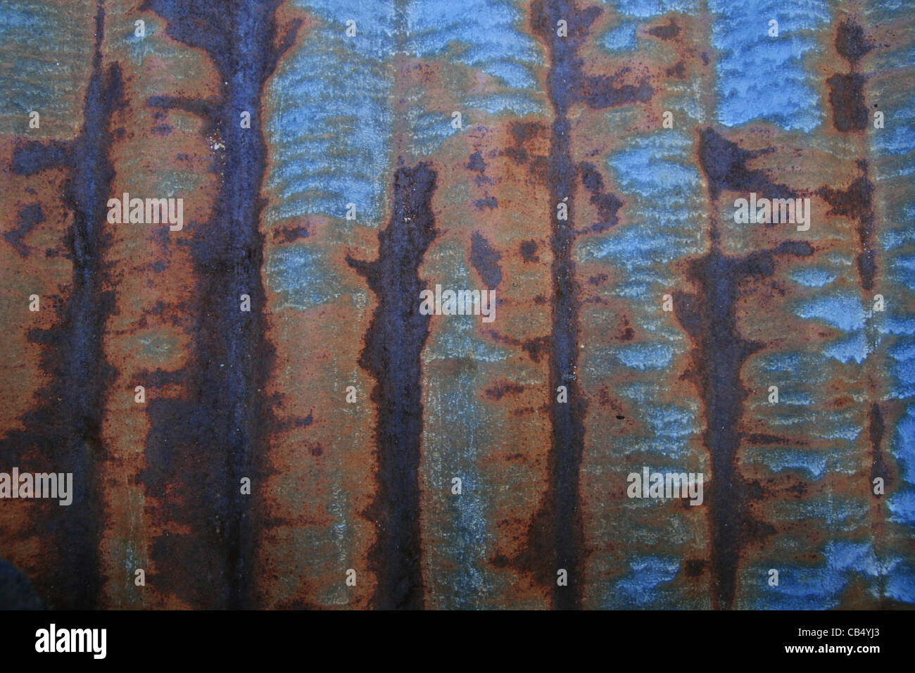 verrostete Grunge Wellpappe galvanisiertes Eisen Dach Hintergrundtextur Stockfoto