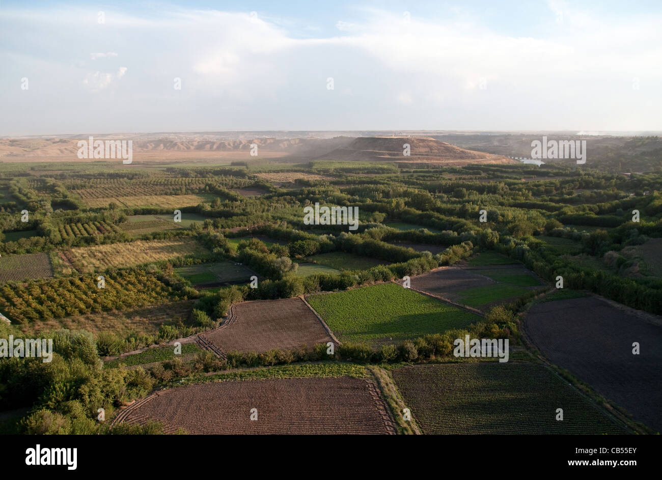 Ackerland im Tigris River Valley am Rande der kurdischen Stadt Diyarbakir, in der östlichen Anatolien Region im Südosten der Türkei. Stockfoto