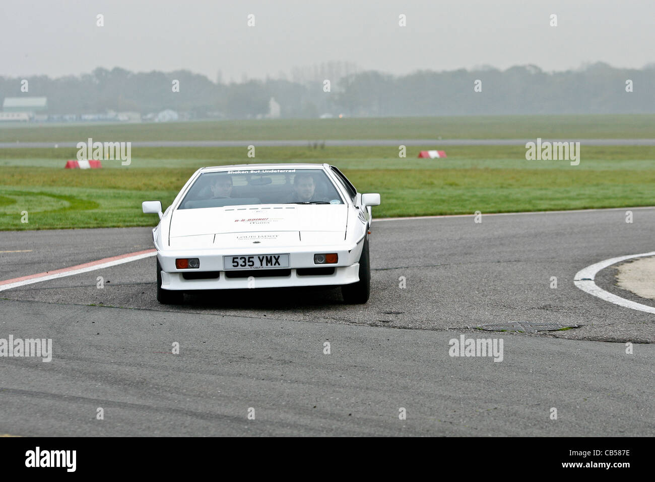 Esprit Antritt 2011 Beaujolais laufen von der Top Gear Strecke in Dunsfold Park Surrey Stockfoto