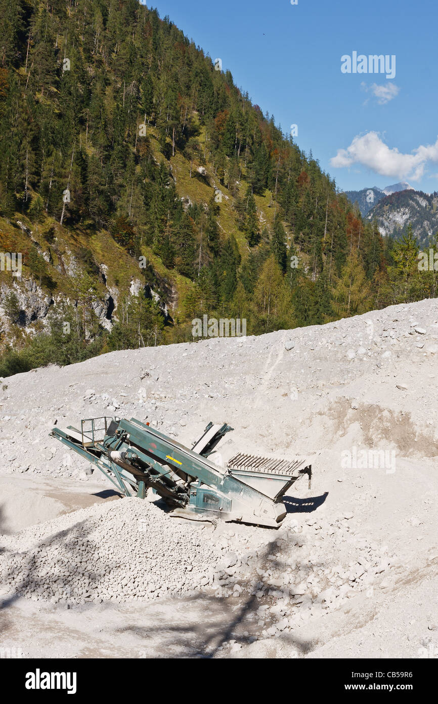 Herstellung von Schotter im Steinbruch, Österreich Stockfoto