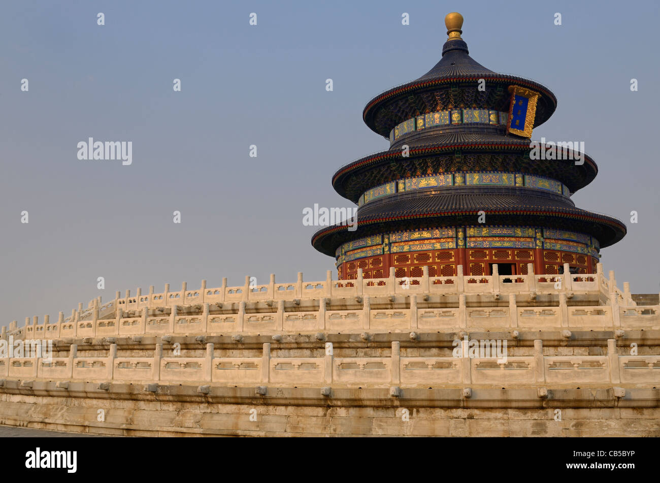 Drei Ebenen Marmorsockel des Hall of Prayer für gute Ernten am Tempel des Himmels Park in Peking Volksrepublik China Stockfoto