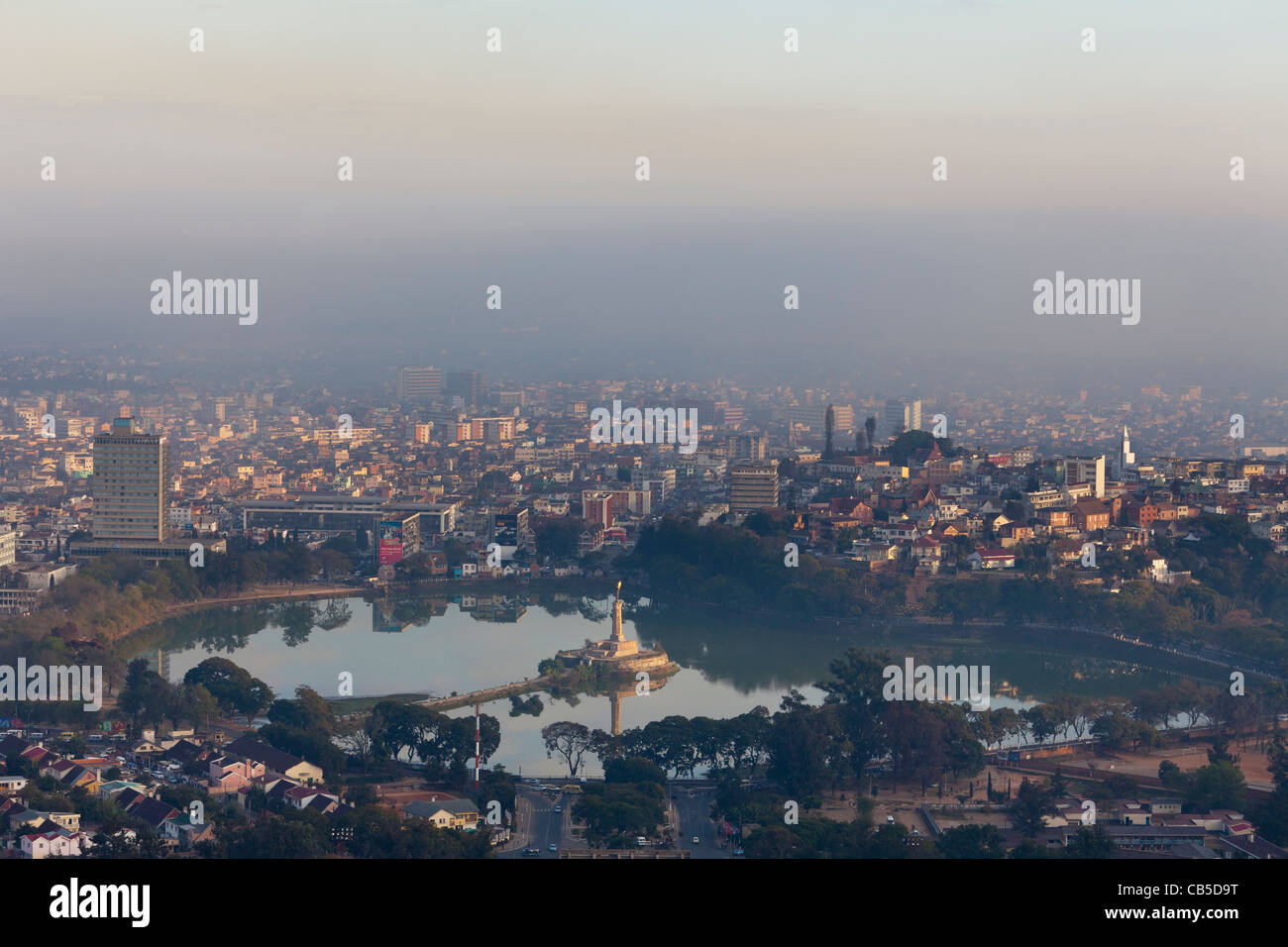 Ansicht von Antananarivo mit See Anosy, Hauptstadt Madagaskars Stockfoto