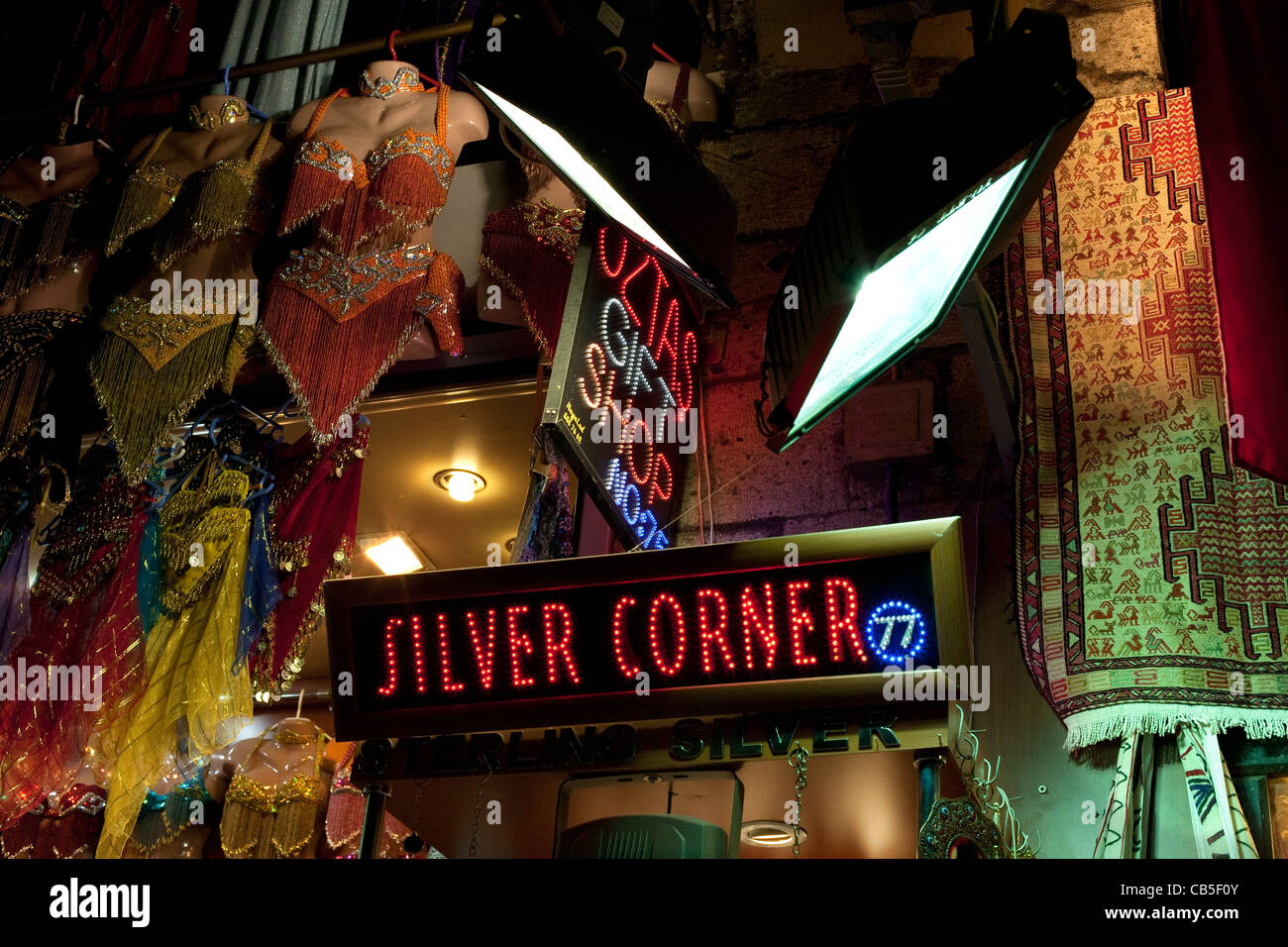 Silber Stall im ägyptischen Basar und Spice Market Istanbul Okt 2011 Stockfoto