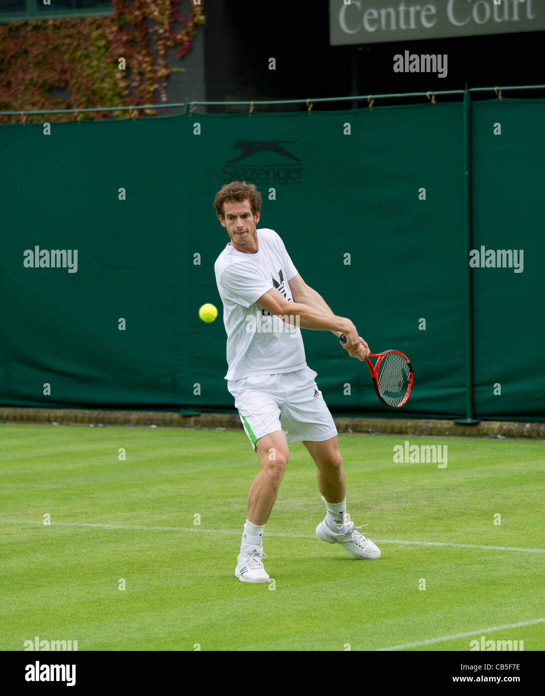 18.06.2011. Andy Murray Praktiken auf Nr. 14 Platz.  Das Tennisturnier von Wimbledon. Stockfoto