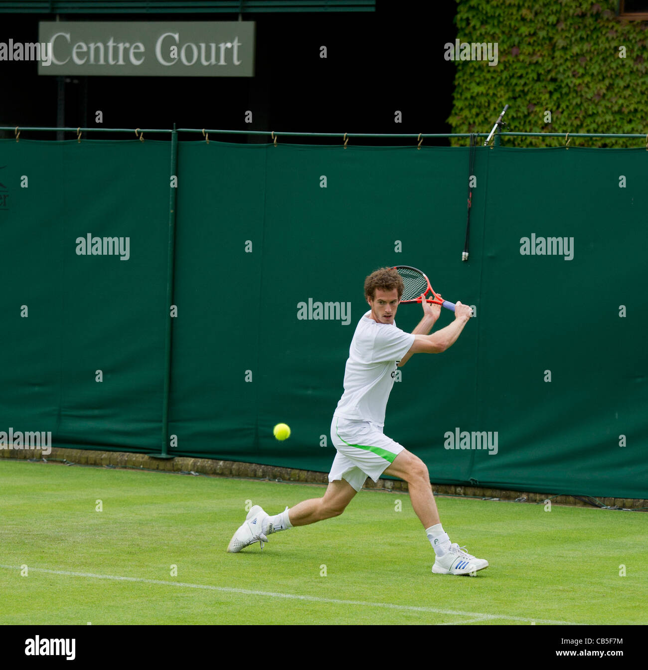 18.06.2011. Andy Murray Praktiken auf Nr. 14 Platz.  Das Tennisturnier von Wimbledon. Stockfoto