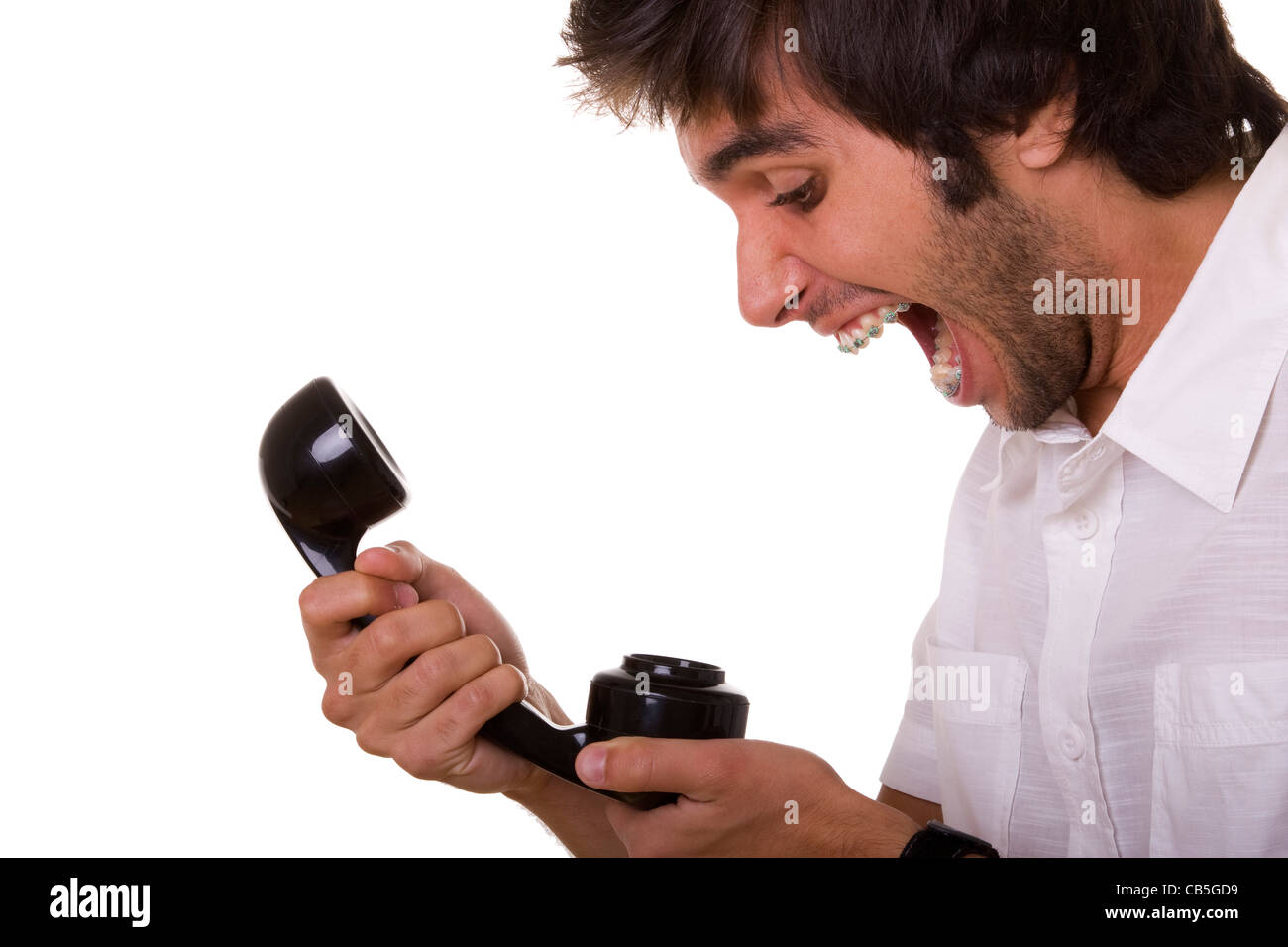 junge Männer, die schreiend auf den Telefonhörer Stockfoto