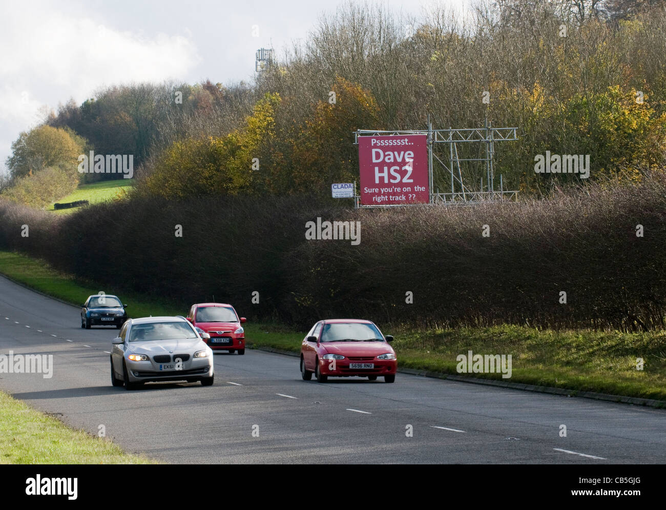 Schild an der A413 in der Nähe von Amersham, drängen "Dave" der Premierminister, der HS2 Schiene Vorschlag Pläne zu überdenken. Stockfoto