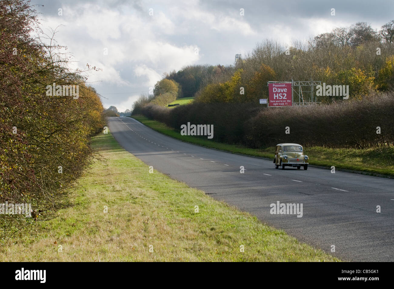 Schild an der A413 in der Nähe von Amersham, drängen "Dave" der Premierminister, der HS2 Schiene Vorschlag Pläne zu überdenken. Stockfoto