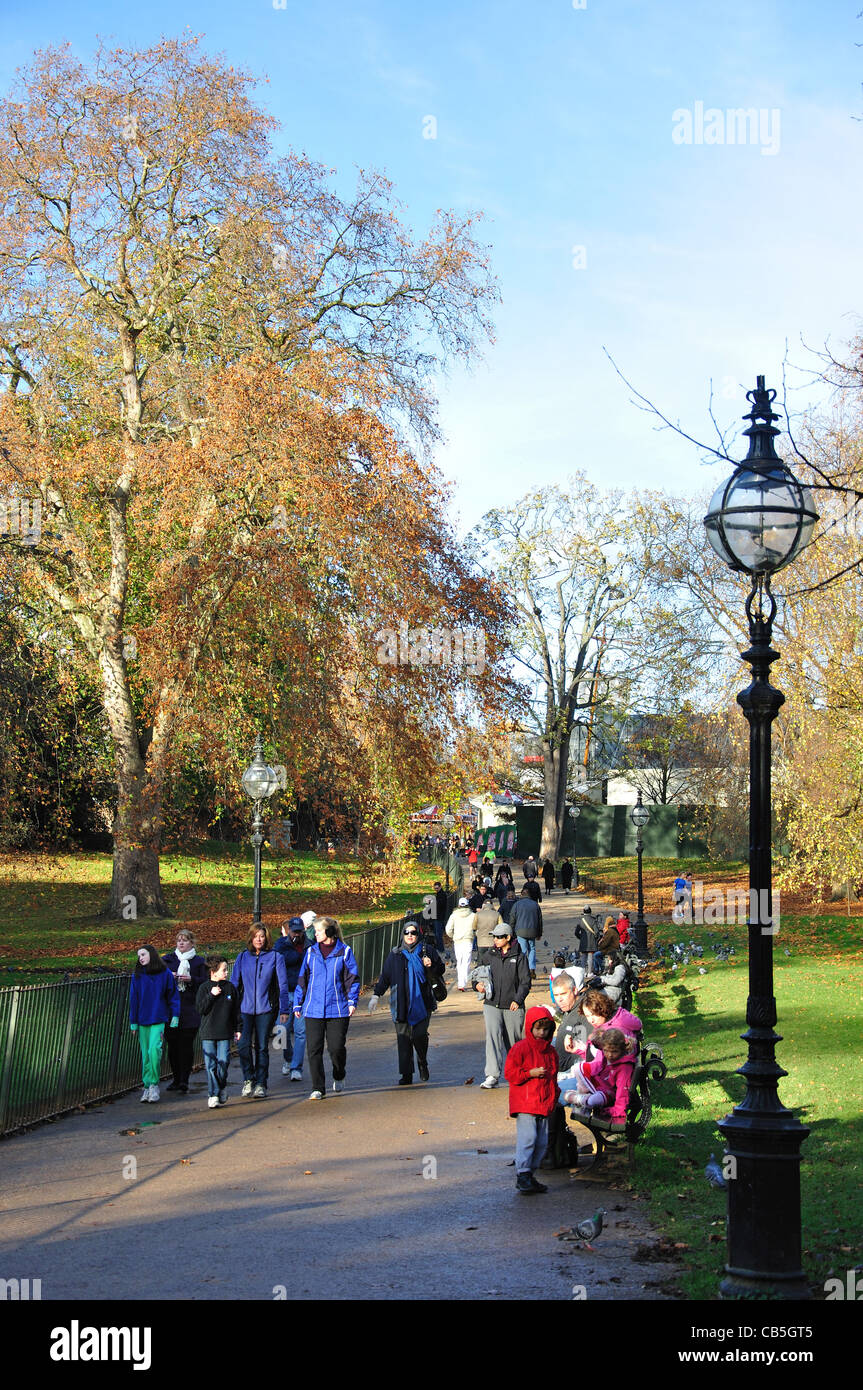 Weg zum "Winter Wonderland" Hydepark, City of Westminster, London, Greater London, England, Vereinigtes Königreich Stockfoto