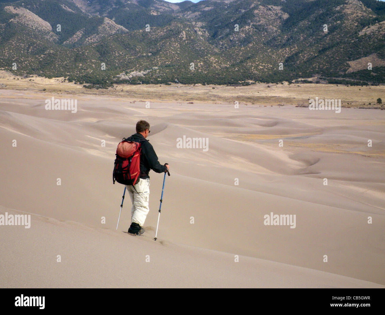 Mike Vining Wandern der Dünen Great Sand Dunes Nationalpark Colorado USA Stockfoto
