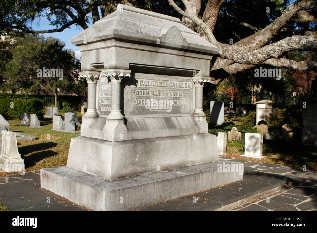 Grab von John Caldwell Calhoun, ein führender Politiker in Antebellum Amerika Philips Kirche Friedhof Charleston, South Carolina Stockfoto