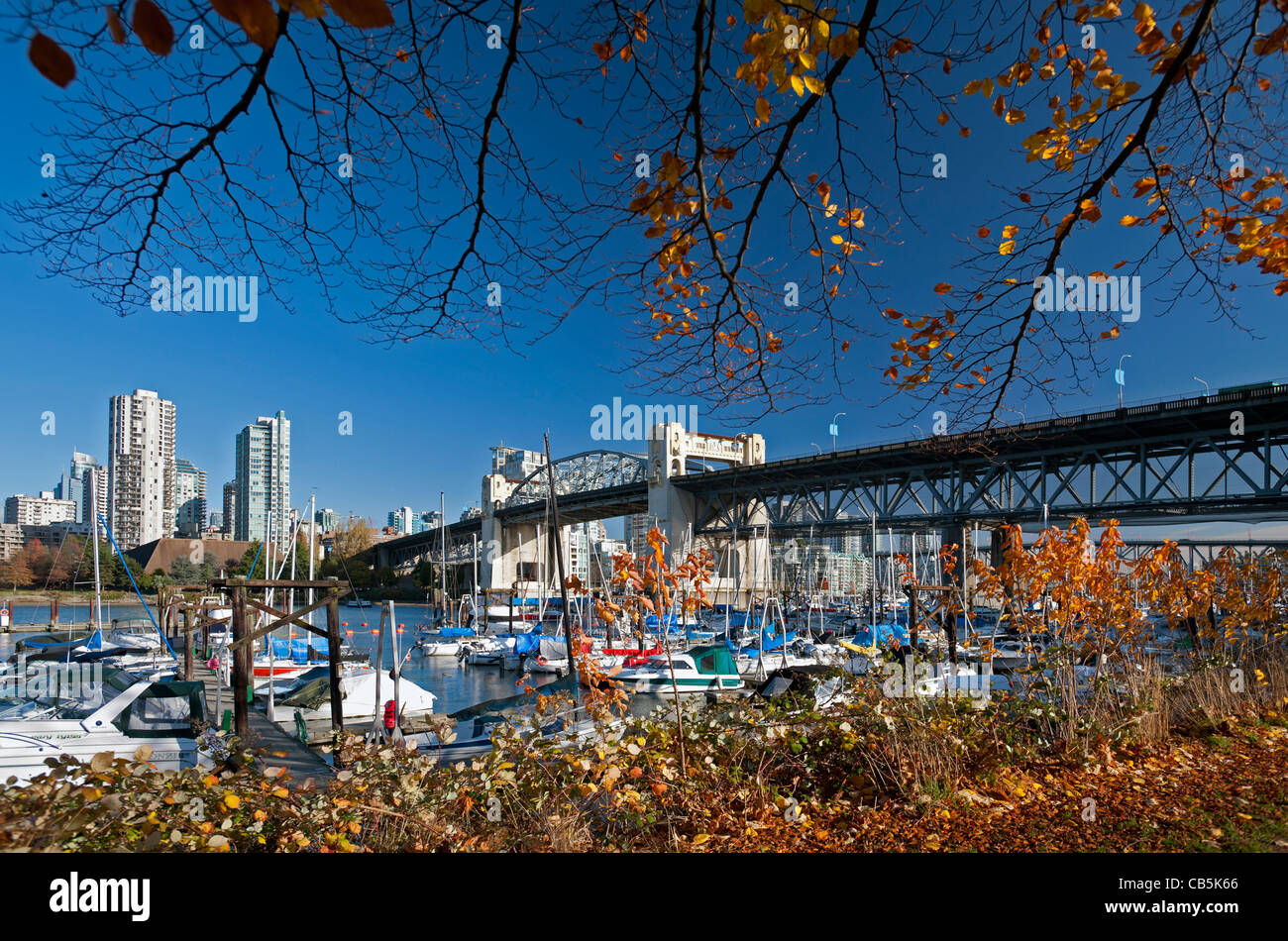 False Creek und Burrard Bridge in Vancouver Stockfoto