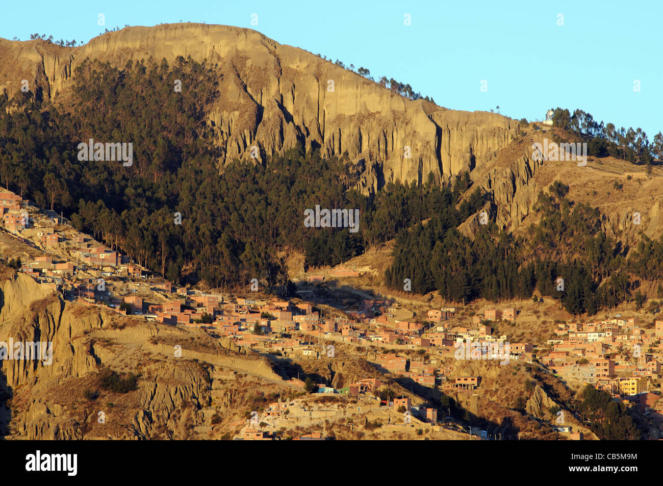 Stadtrand von La Paz, Bolivien in den trockenen Hügeln rund um die Stadt Stockfoto