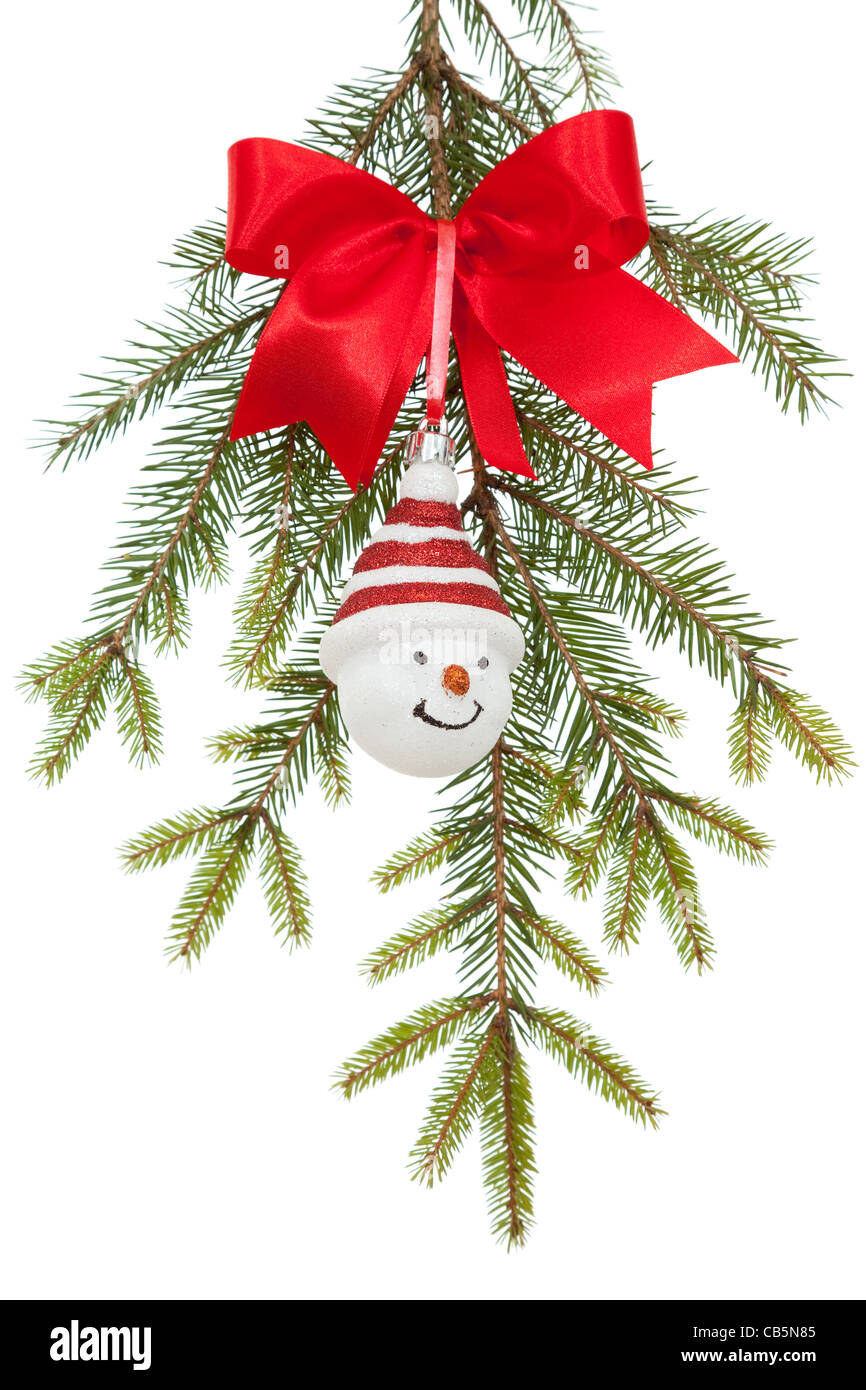 Weihnachtsbaum mit Christbaumschmuck auf weißem Hintergrund Stockfoto