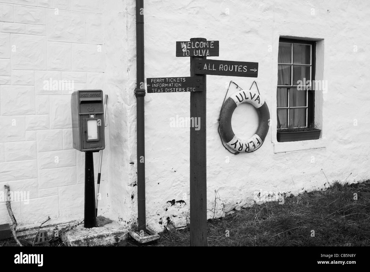 Detail der Anzeichen für Wanderrouten rund um die Insel Ulva, Isle of Mull, Schottland. Stockfoto