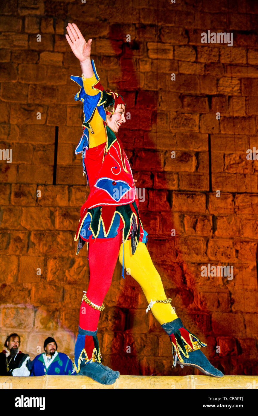 Eine italienische Acrobat Preform in das mittelalterliche Ritter Festival in Jerusalem gehalten Stockfoto