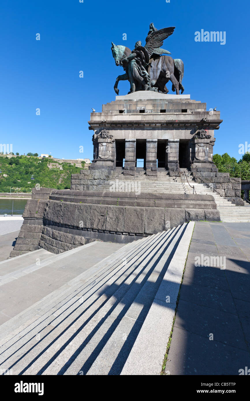 Deutsches Eck (Deutsches Eck) mit der Statue der deutschen Einheit und Wilhelm der große in Koblenz Stockfoto