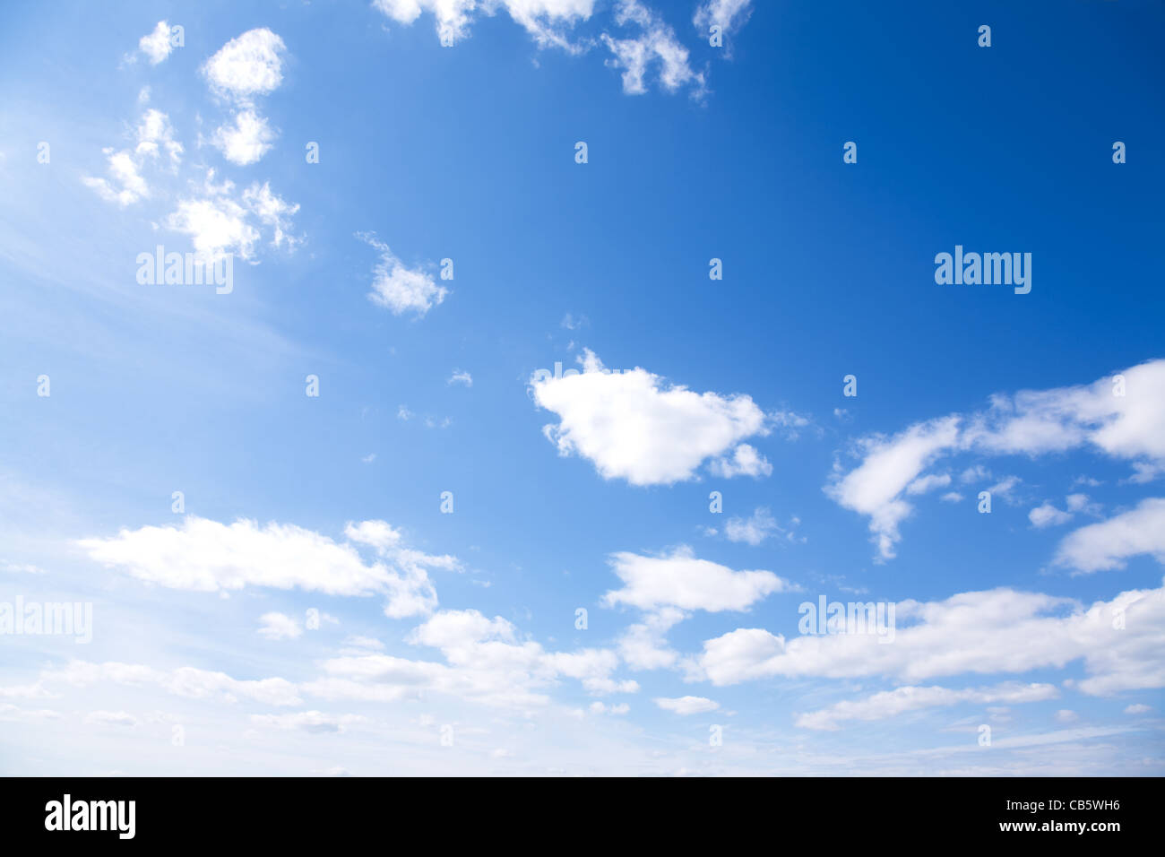 einfache und klare Natur Konzept mit Wolken Stockfoto