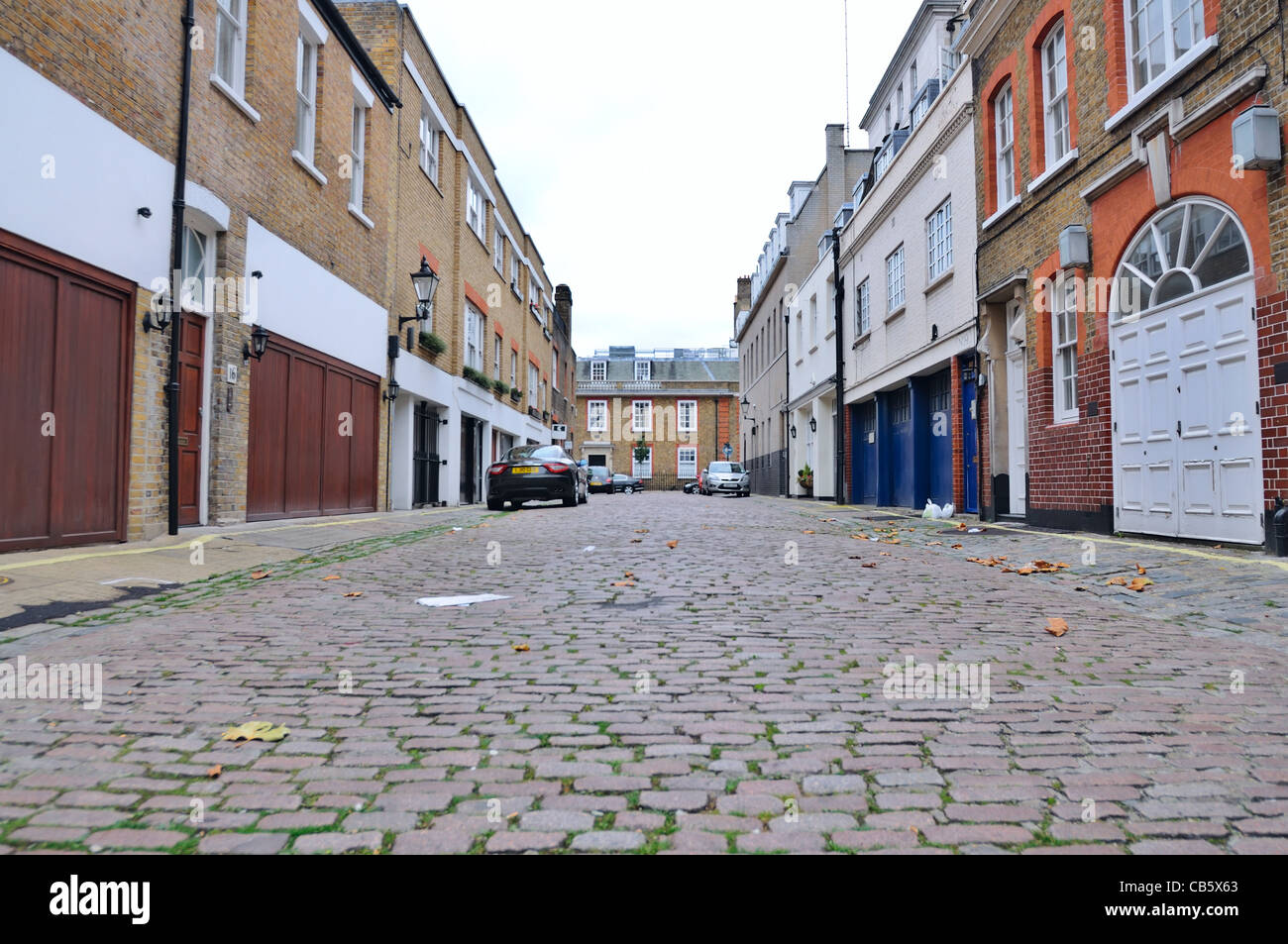 London: schmale Straße. Herzogin Mews, Paddington, London Stockfoto