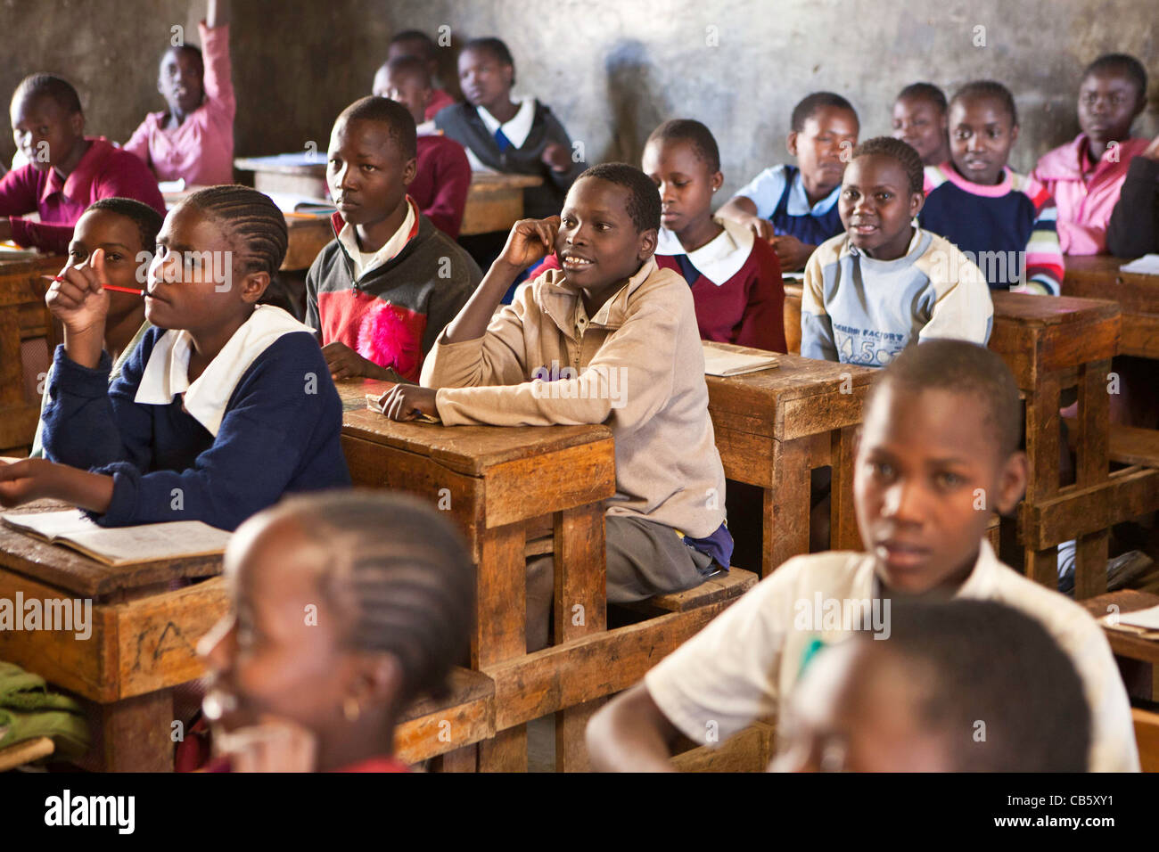 Klasse im Mathare-Schule in Nairobi, Kenia. NGO Undugu Society of Kenya betreibt verschiedene Programme zur Schule und Kindern zu helfen. Stockfoto