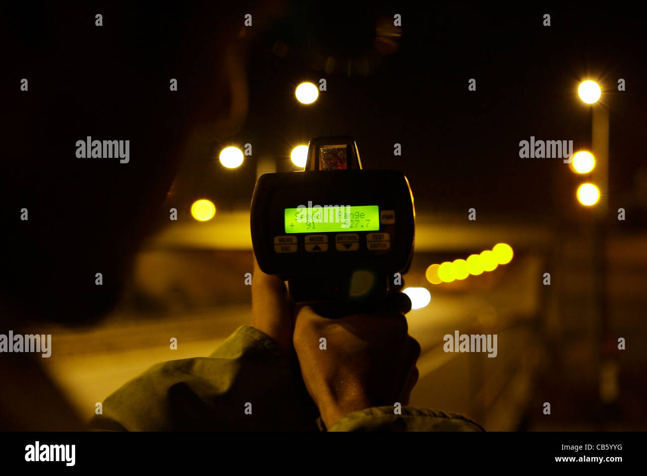 Geschwindigkeit 91 km/h, aufgezeichnet in der Nacht auf die Geschwindigkeit Pistole Stockfoto