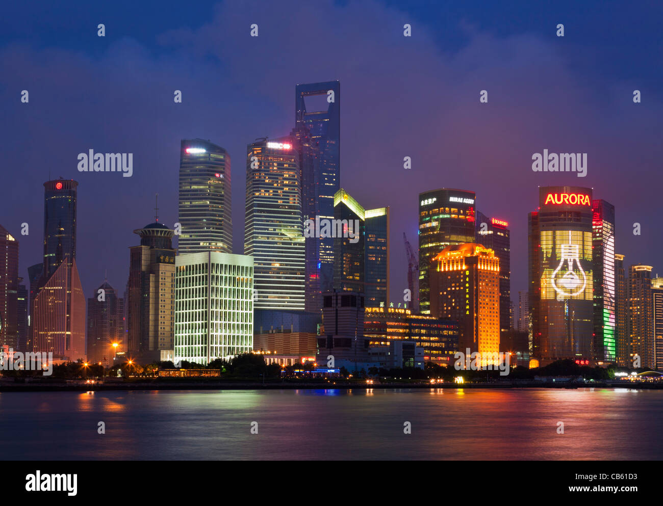 Shanghai Skyline mit dem World financial Center Center Gebäude nachts Pudong PRC, der Volksrepublik China, Asien Stockfoto