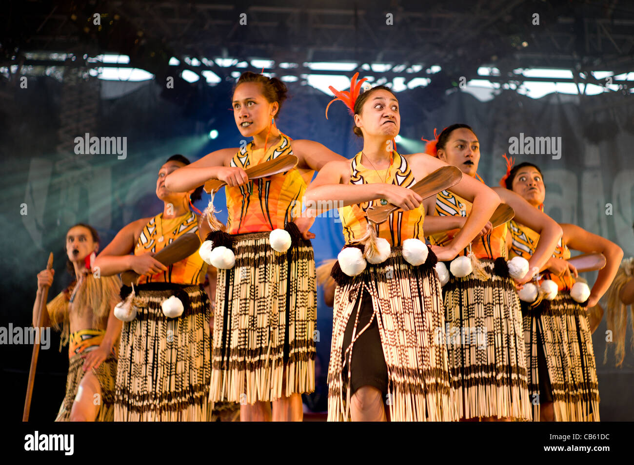 Beginn Performing Arts Tanz Gruppe durchführen Womadelaide Musik Kultur Festival Adelaide 2011 Maori traditionelle moderne Stockfoto